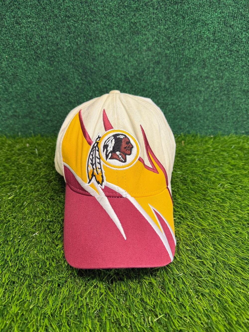 VINTAGE Washington Redskins NFL Team Apparel Adjustable Shark tooth Hat Cap